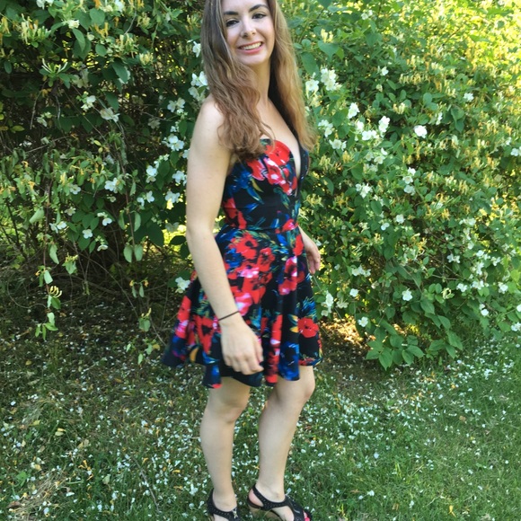 Printed halter X cross dress - Picture 5 of 7